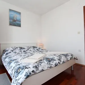 https://apartments-miriana.in-istria.net